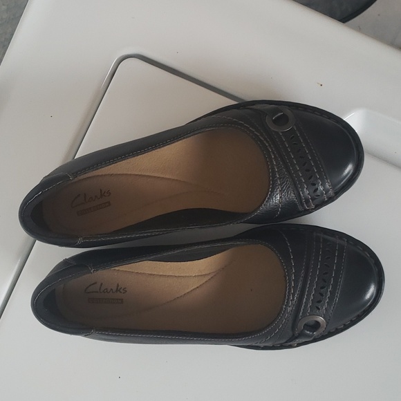 Clarks Bendables Womens Size 6 1/2 almost flats Black Leather Closed Toe - Picture 2 of 8